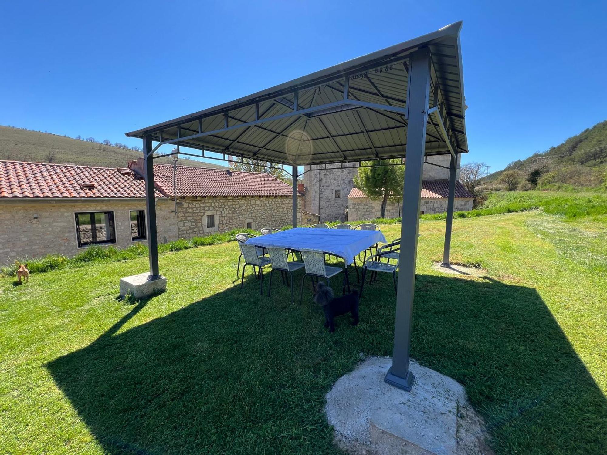 El Pecu Casa Rural Starfamiliar Bustillo Del Paramo Dış mekan fotoğraf